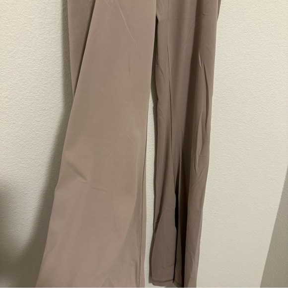 Aerie Offline Cross Over Waist Flare Leg Leggings Size Large Grayish Pink - Picture 4 of 8